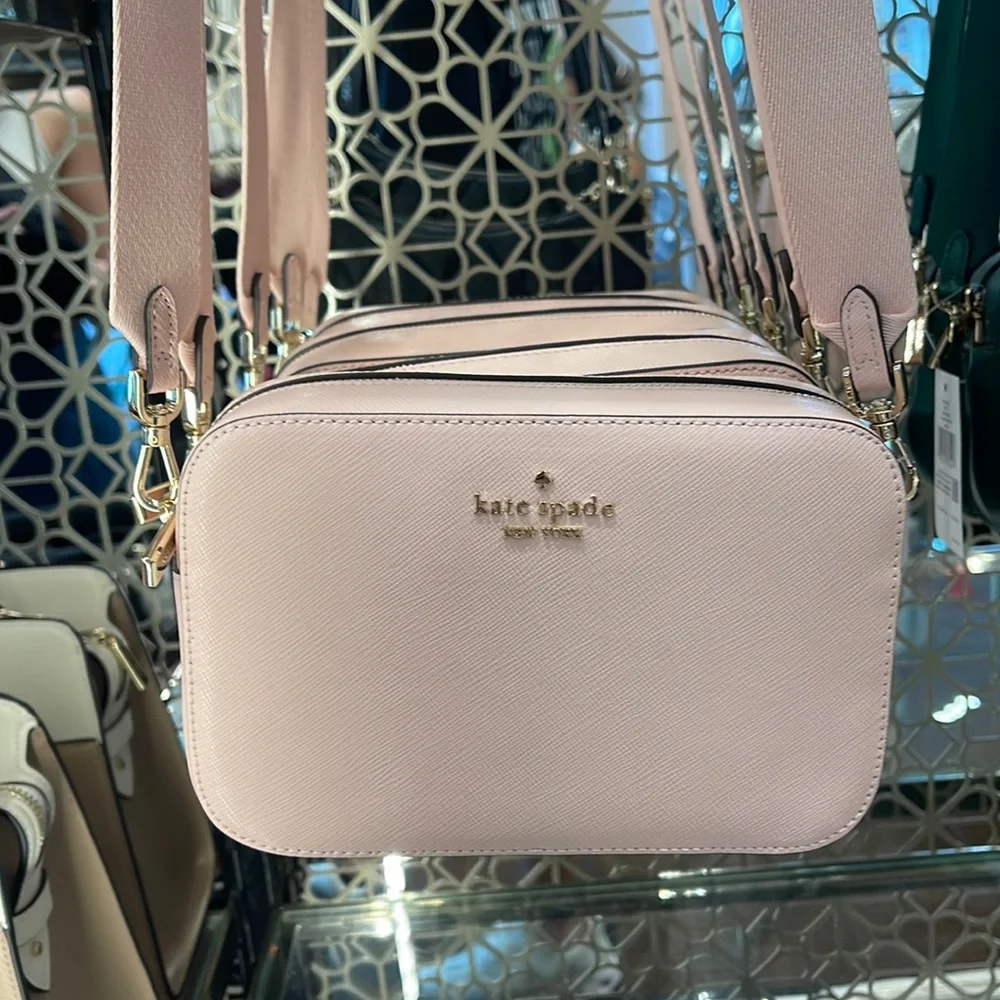 Kate Spade Madison Mini Camera Bag
COLOR:
Conch Pink
NWT - Picture 1 of 16